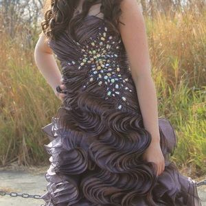 Size 6 Amethyst strapless prom dress